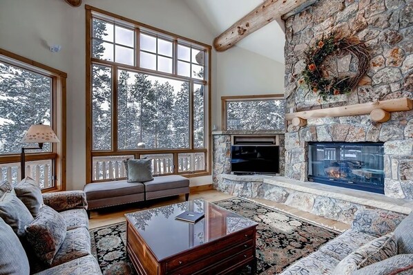 House, 4 Bedrooms | Living area