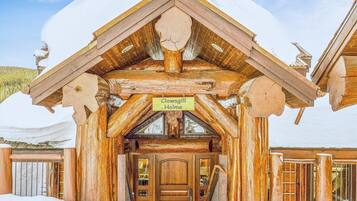 House, 5 Bedrooms | Exterior