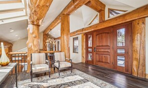 House, 5 Bedrooms | Interior