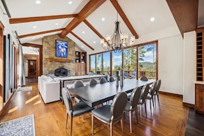 House, 5 Bedrooms | Dining