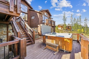 House, 5 Bedrooms | Outdoor spa tub