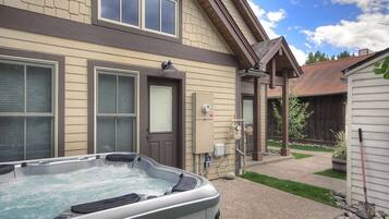 Townhome, 2 Bedrooms | Outdoor spa tub