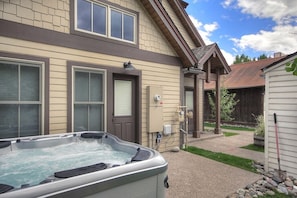 Townhome, 2 Bedrooms | Outdoor spa tub