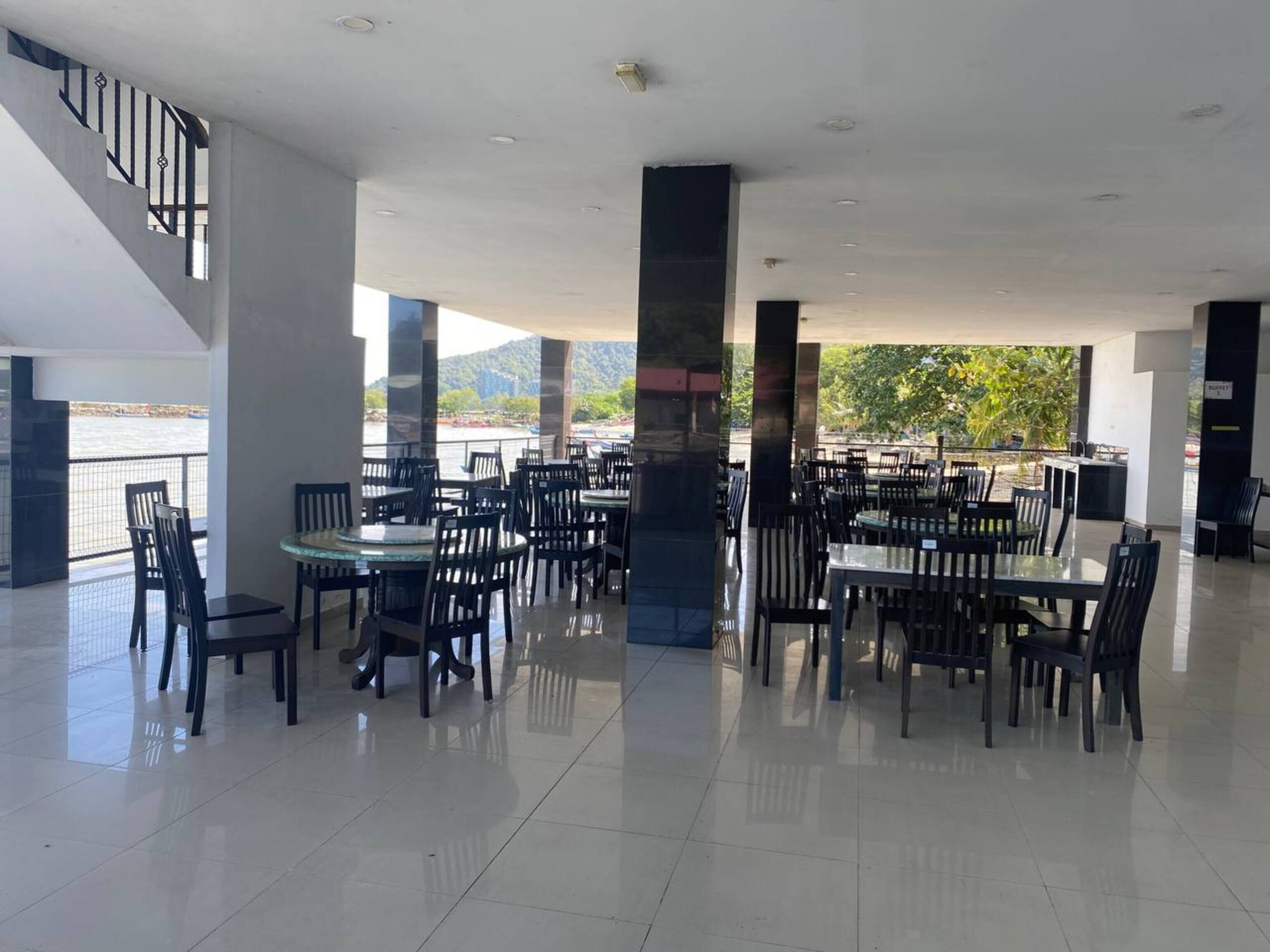 تناول الطعام بالخارج