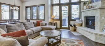 Highwood Hideaway 4 Bedroom Townhouse by RedAwning