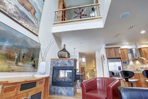 タウンホーム 3 ベッドルーム | 専用キッチン | 大型冷蔵庫、電子レンジ、オーブン、コンロ