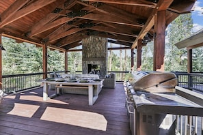 House, 4 Bedrooms | Outdoor dining