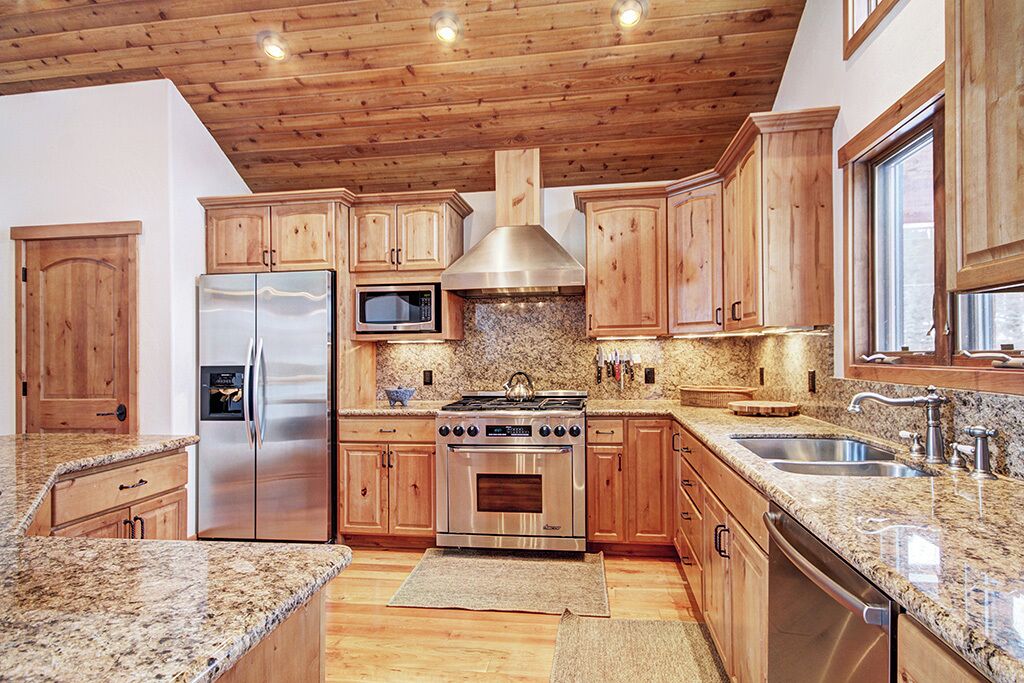 House, 4 Bedrooms | Private kitchen | Full-sized fridge, microwave, oven, stovetop