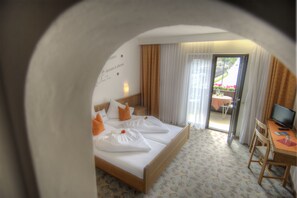 Doppelzimmer | Zimmersafe, Schreibtisch, laptopgeeigneter Arbeitsplatz