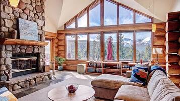 House, 4 Bedrooms | Living area | TV, fireplace