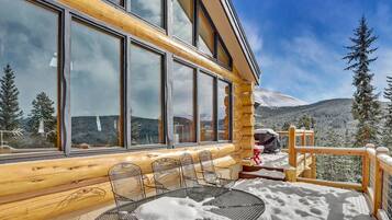 House, 4 Bedrooms | Balcony