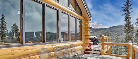 House, 4 Bedrooms | Balcony