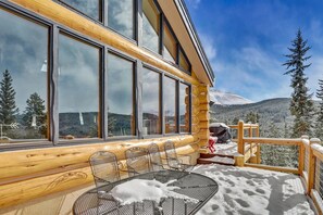 House, 4 Bedrooms | Balcony