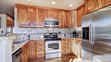 Condo, 2 Bedrooms | Private kitchen | Full-size fridge, microwave, oven, stovetop