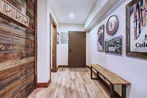 Condo, 2 Bedrooms, Balcony (Village at Breckenridge Wetterhorn 32) | Interior