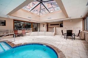 Condo, 2 habitaciones, balcón (Village at Breckenridge Wetterhorn 32) | Alberca | Alberca al aire libre