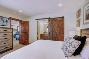 Condo, 2 habitaciones, balcón (Village at Breckenridge Wetterhorn 32) | Wifi gratis y ropa de cama