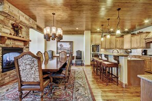 Townhome, 4 Bedrooms | Dining