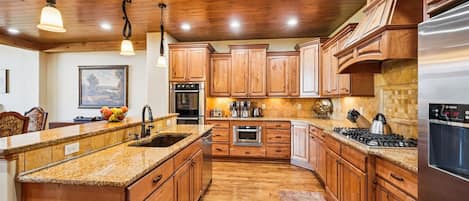 Townhome, 4 Bedrooms | Private kitchen | Full-sized fridge, microwave, oven, stovetop