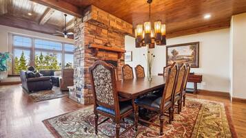 Townhome, 4 Bedrooms | Dining