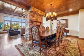 Townhome, 4 Bedrooms | Dining