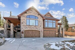 タウンホーム 4 ベッドルーム | 外観