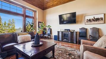 Townhome, 4 Bedrooms | Living area | Smart TV, fireplace, DVD player