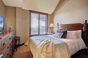 Condo, 3 Bedrooms | 3 bedrooms, iron/ironing board, free WiFi