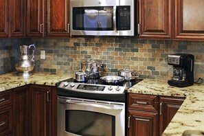Condo, 3 Bedrooms | Private kitchen