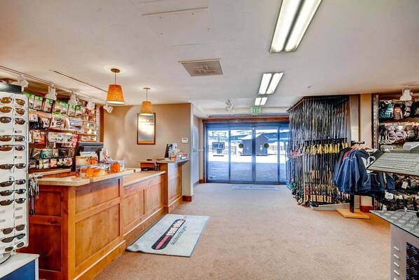 Condo, 3 Bedrooms | Gift shop