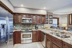 Condo, 3 Bedrooms | Private kitchen | Full-size fridge, microwave, oven, stovetop
