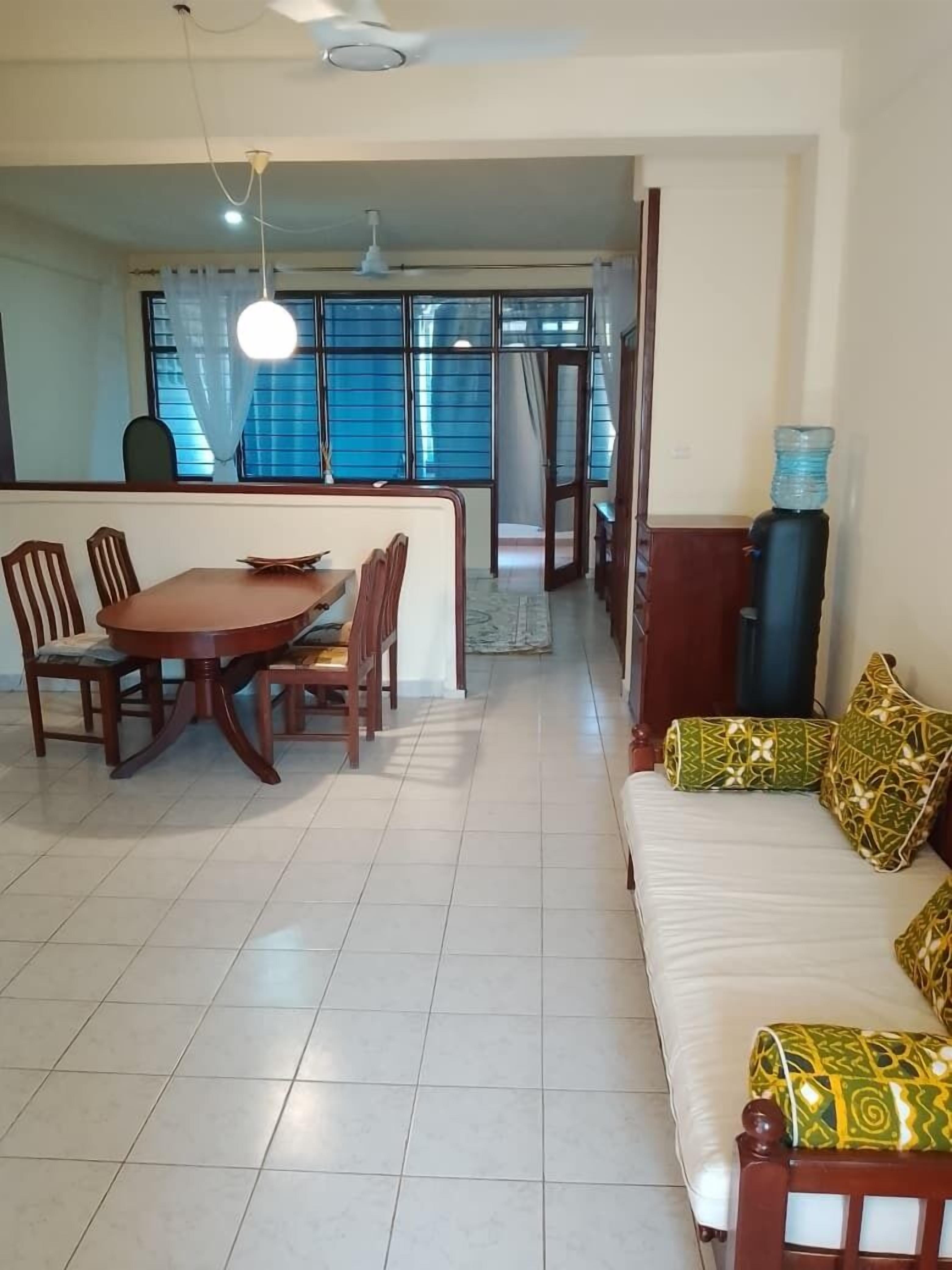 Basic Studio | In-room dining