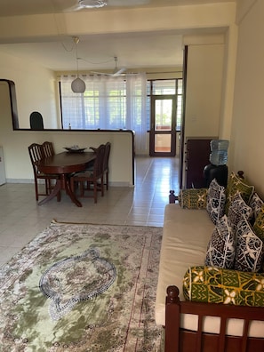 Desk, iron/ironing board, free WiFi, bed sheets - Qua Bruce Apartment (Diani Beach)