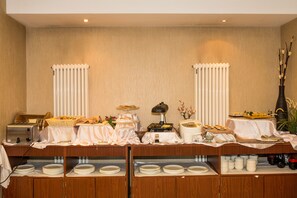 Breakfast (CNY 58 per person)