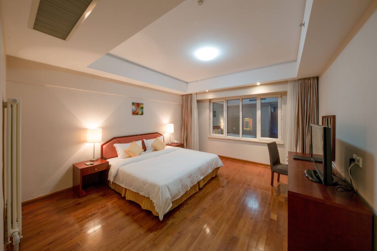 Deluxe Suite | 1 bedroom, minibar, in-room safe, desk