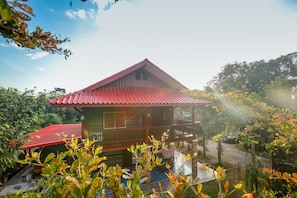 4 Bedroom House | Terrace/patio