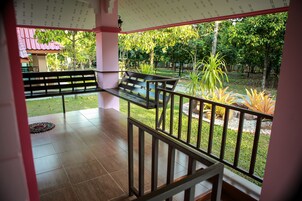 1 Bedroom Bungalow | Balcony