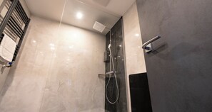 Comfort Quadruple Room | Bathroom shower
