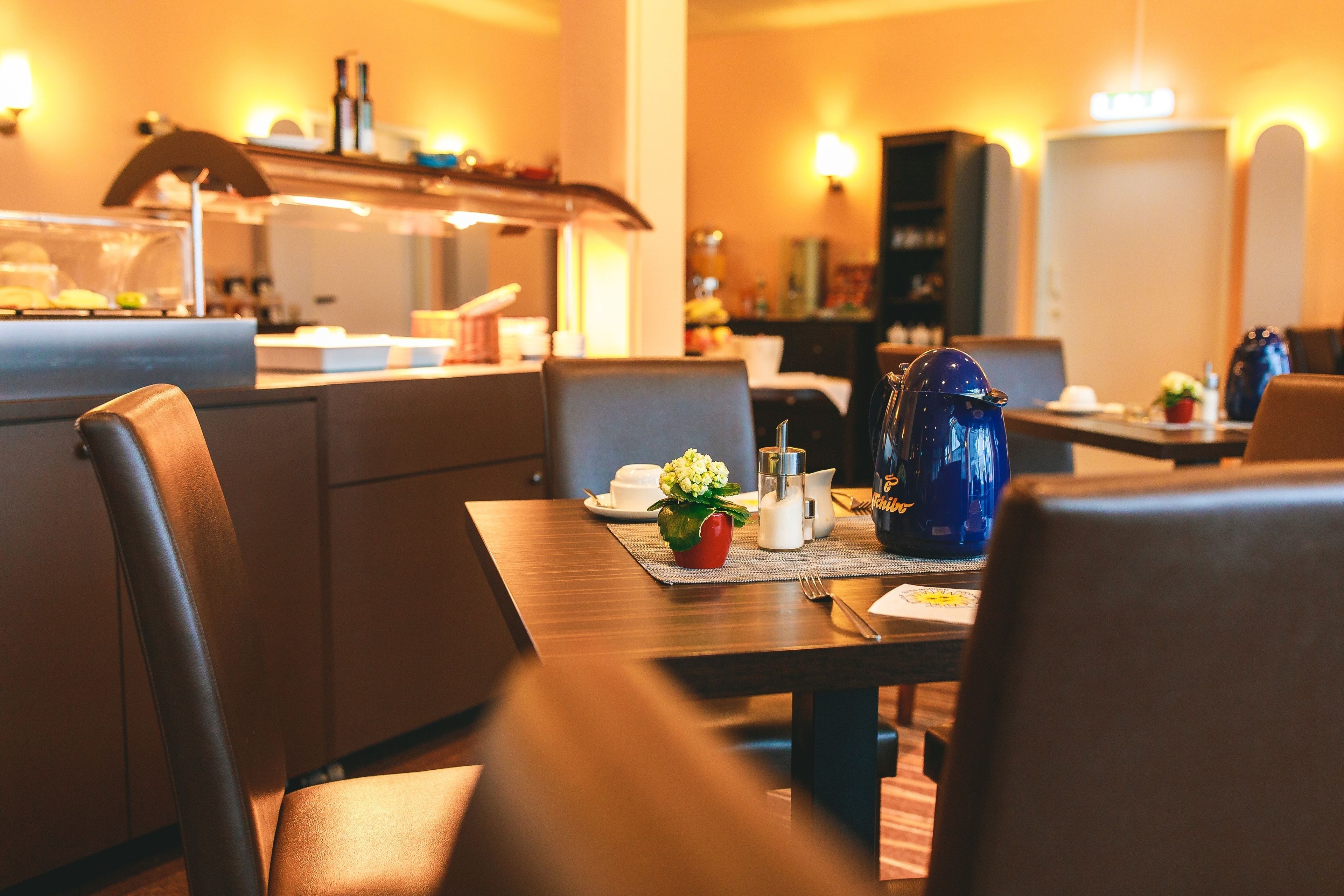 每日供应自助式早餐（每人 EUR 15）