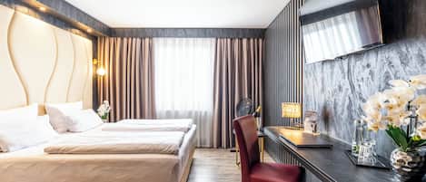Comfort Double Room | Minibar, in-room safe, desk, blackout drapes