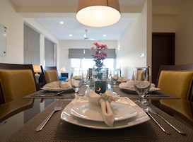 2 bedrooms deluxe suite | Private kitchenette | Fridge, microwave, oven, dishwasher