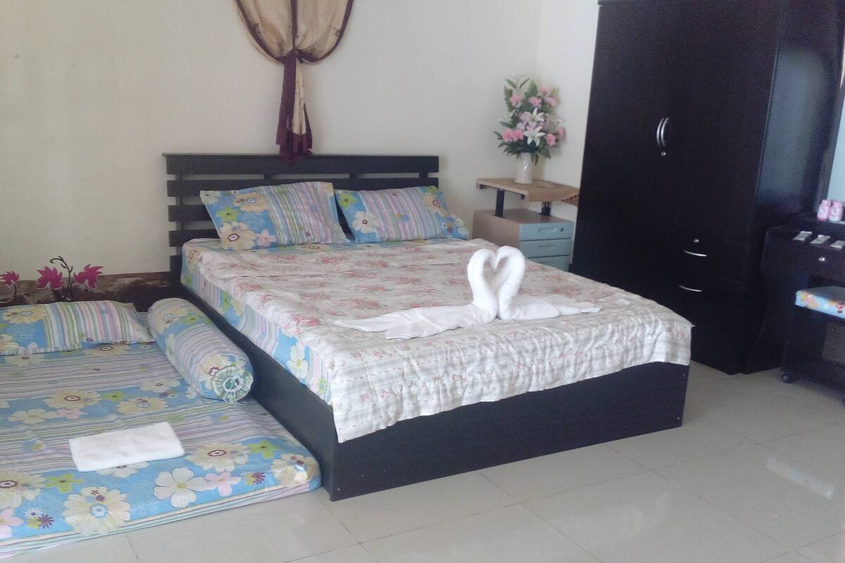 Standard Quadruple Room, 1 Bedroom, Non Smoking, Ground Floor | Rollaway beds, free WiFi