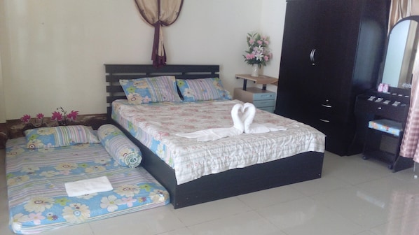 Standard Quadruple Room, 1 Bedroom, Non Smoking, Ground Floor | Rollaway beds, free WiFi