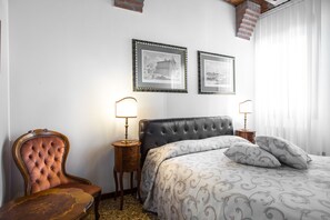 Superior Double Room, 1 Queen Bed | In-room safe, soundproofing, iron/ironing board, free WiFi - B&B Ca' Santo Spirito (Venice)