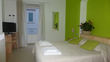 Ropa de cama de alta calidad, cubrecamas y escritorio