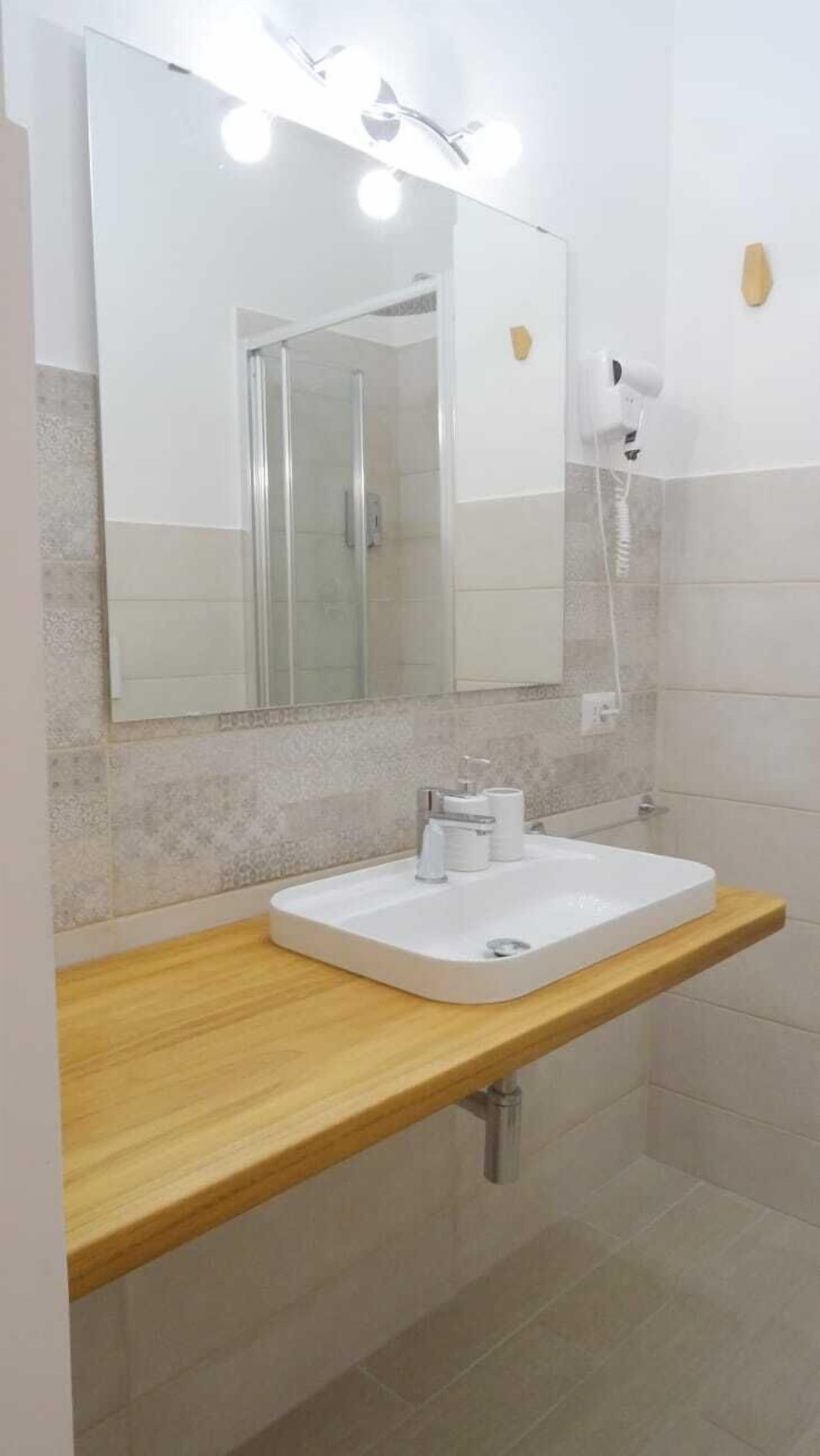 Ropa de cama de alta calidad, cubrecamas y escritorio 