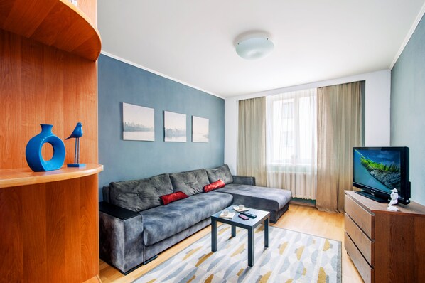 Departamento, 1 habitación (Leningradskaya street 3) | Sala de estar | Televisión de pantalla plana 