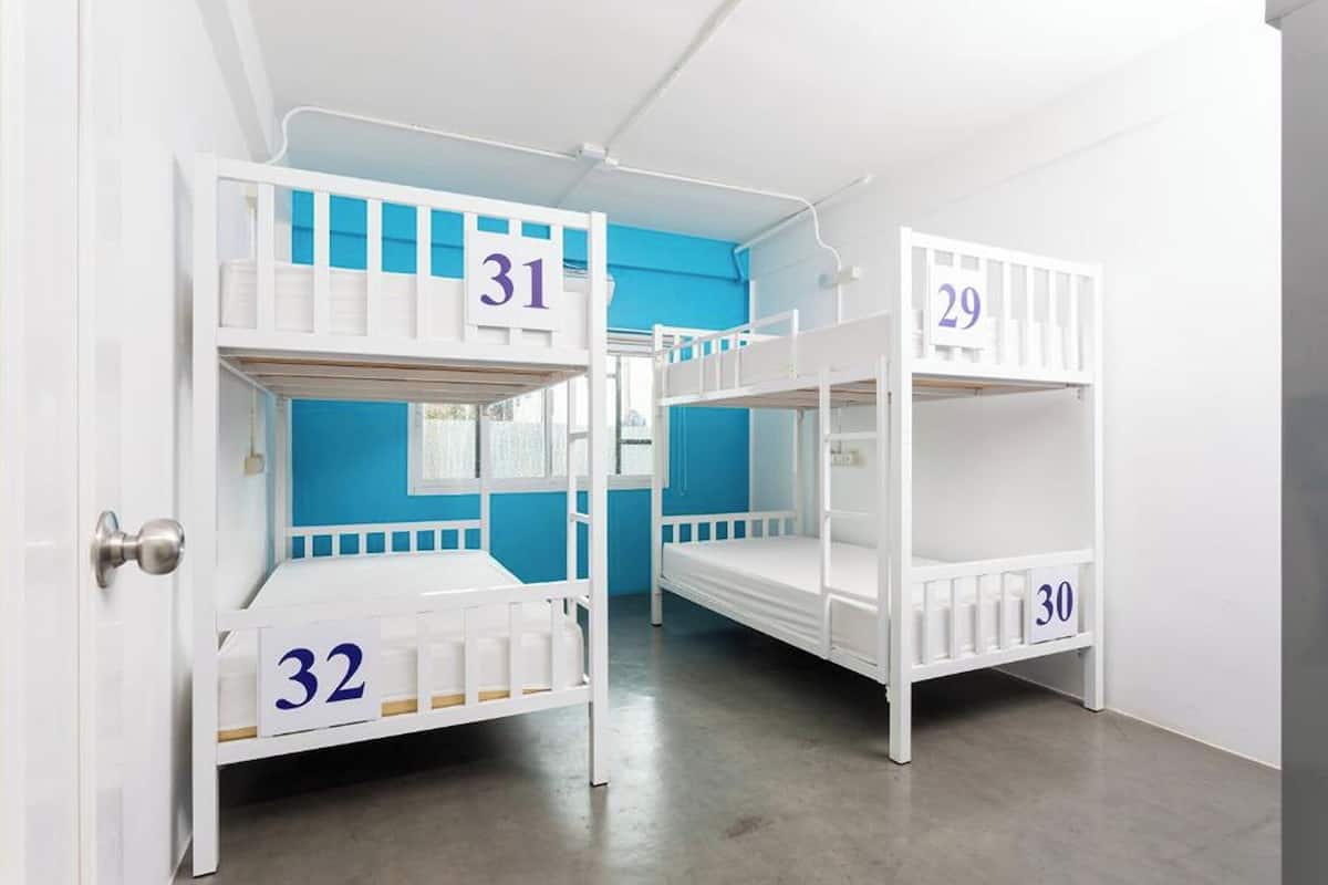 Chambre Quadruple Supérieure, hommes uniquement