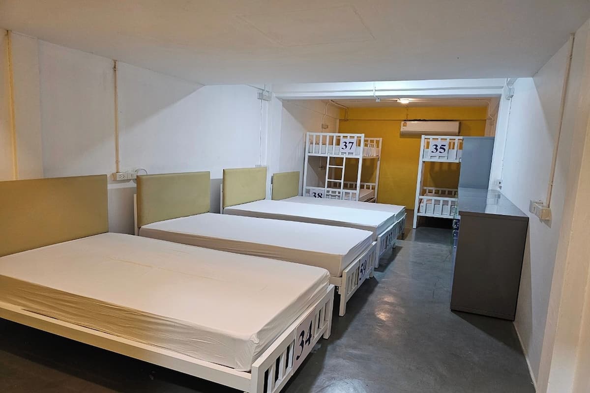 Desk, free WiFi, bed sheets