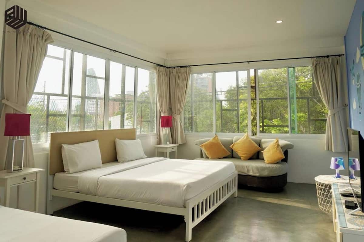 Desk, free WiFi, bed sheets